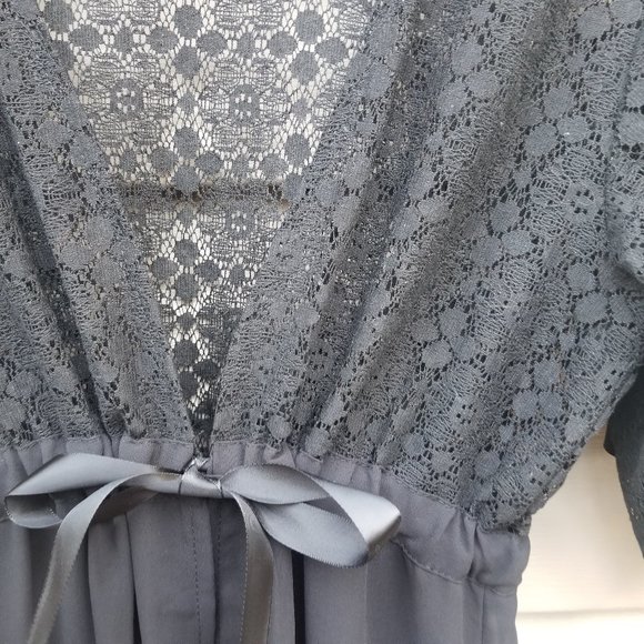 Black Lace Robe - Picture 2 of 9